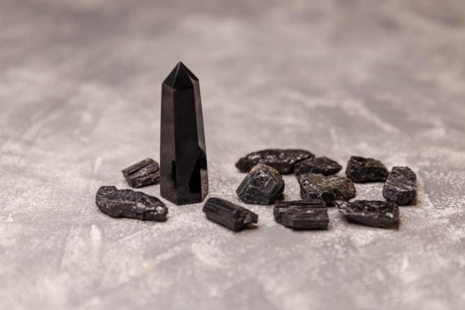 Can You Tell The Difference Between Black Obsidian, Black Tourmaline and Onyx